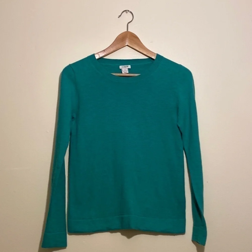 J. Crew cotton blend crew neck green sweater. Size Xxs.
